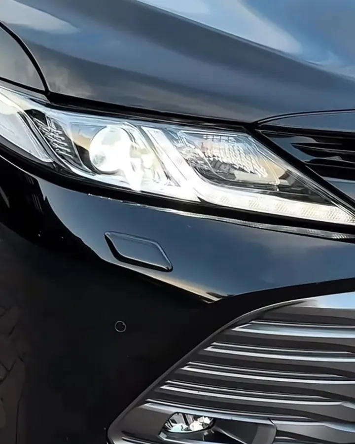 После: фара Toyota Camry, прозрачная под бронеплёнкой