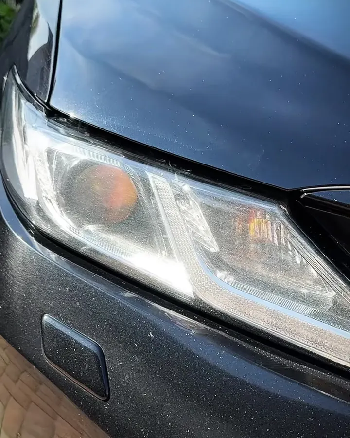 До: фара Toyota Camry, помутнение и сколы