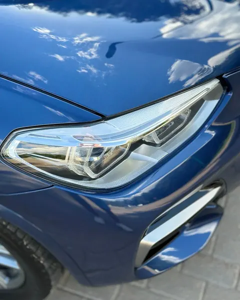 Фара BMW X3 крупно